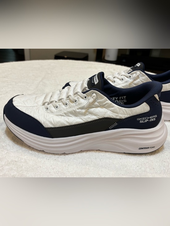 Skechers Shoes - Brand New SKETCHERS Cozy slip-ins Unisex Men's 8 / Women's 9.5 Wide Fit - Box 69